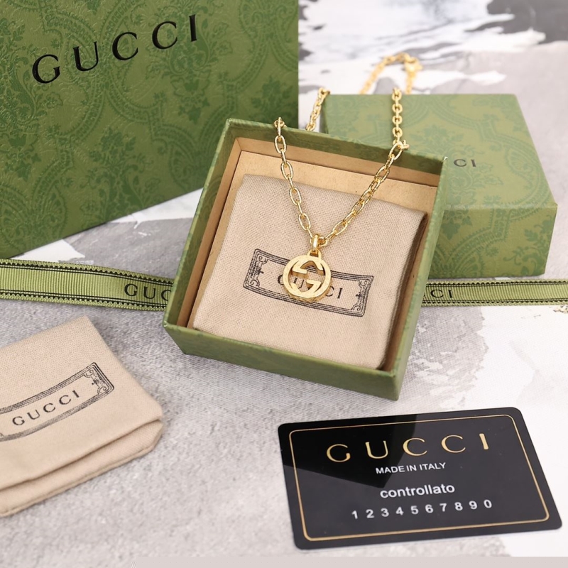 G*u*i necklaces